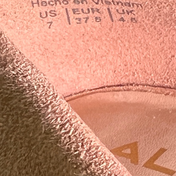 Aldo Chic Blush Pink Suede Pumps - Picture 7 of 7